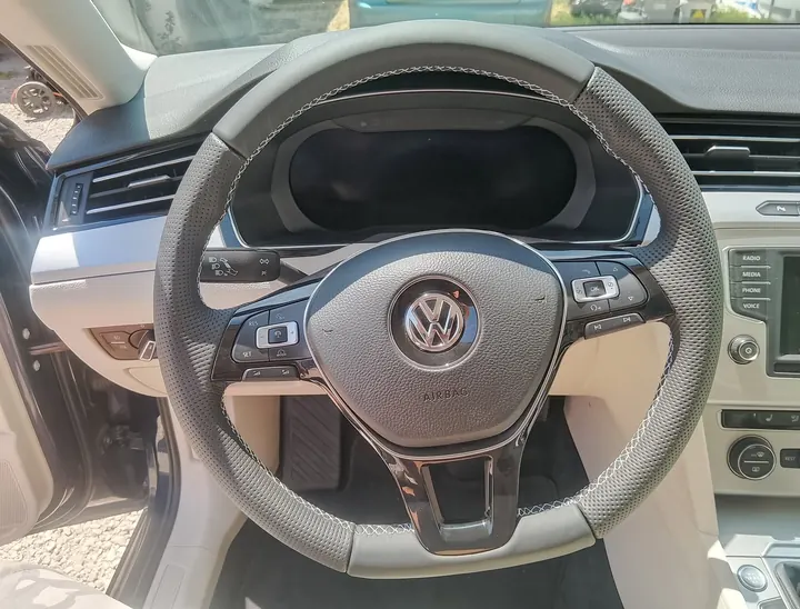 VW Lenkrad nach dem Neubezug