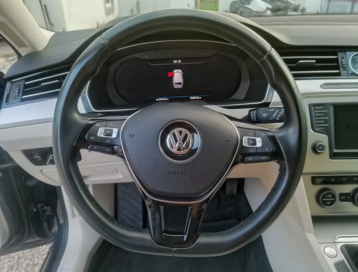 VW Lenkrad vor der Aufbereitung